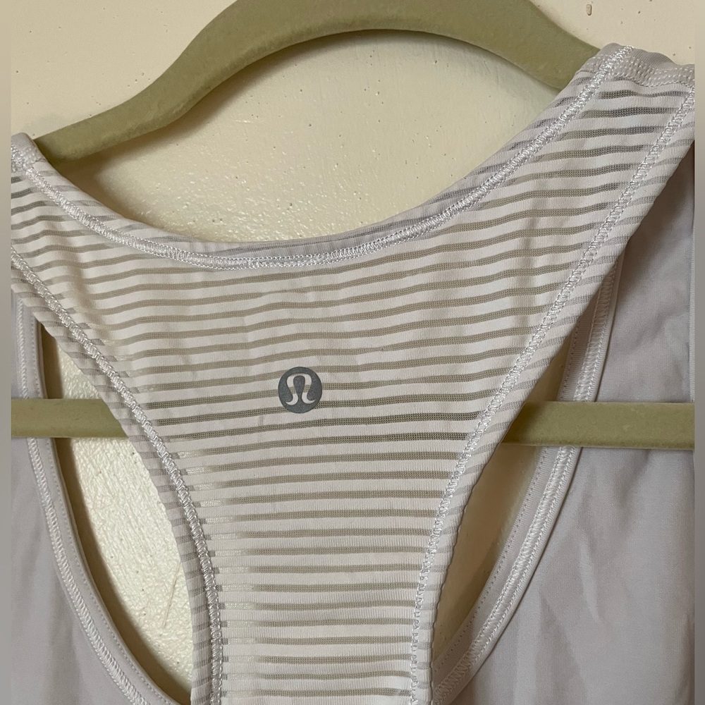 Lululemon white tank top size 4/6